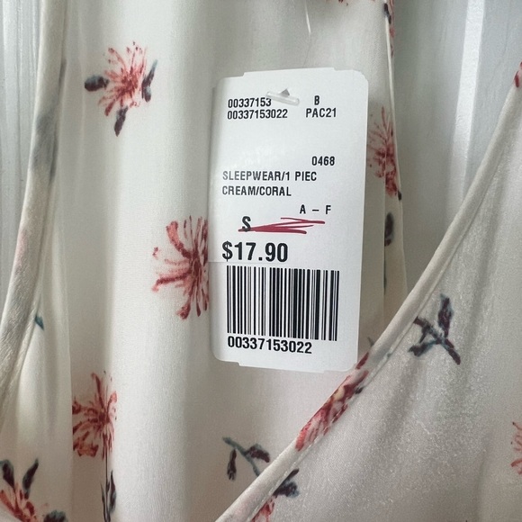 Forever 21 women’s floral 1 piece - Picture 8 of 8